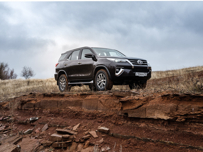 Toyota Fortuner: большой, емкий, крепкий Toyota Fortuner: большой, емкий, крепкий