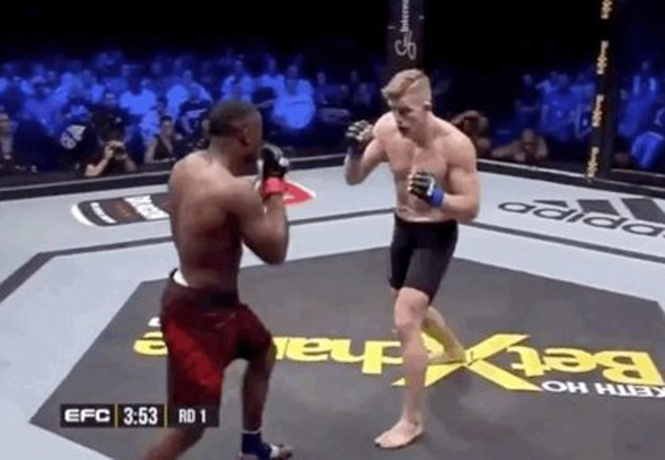 На речке разделись на спор видео
