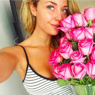 Thank you @roseshireco for my Beautiful Roses! 4 Doz for hitting my 1 Mil Mark! ??? Thank you @roseshireco for my Beautiful Roses! 4 Doz for hitting my 1 Mil Mark! ???