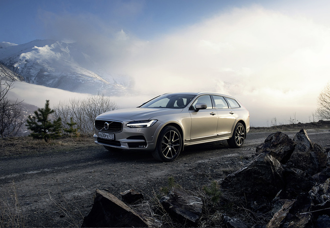 Volvo V90 Cross Country: универсалы наносят ответный удар Volvo V90 Cross Country: универсалы наносят ответный удар