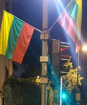 В Израиле вместо ЛГБТ-флагов вывесили флаги Литвы