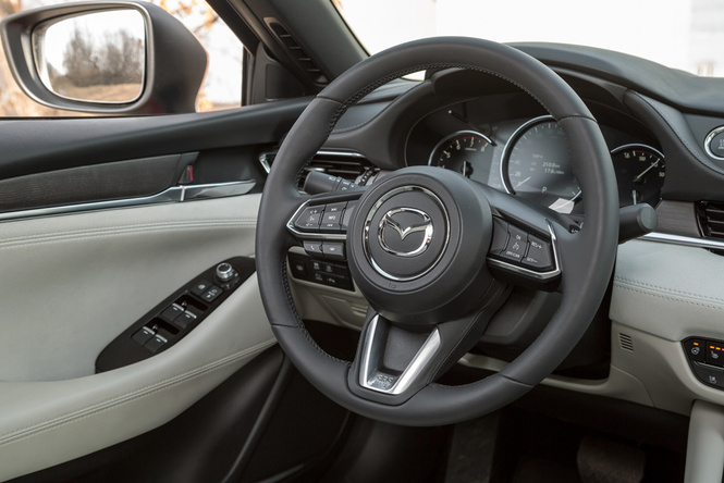 Mazda 6 козыряет русским паспортом Mazda 6 козыряет русским паспортом
