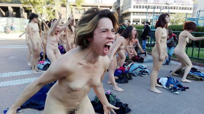 Фото голых женщин на улице фото