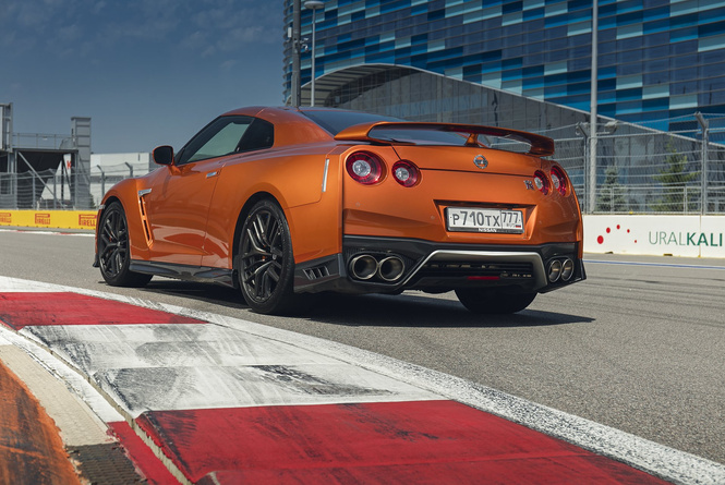 Nissan GT-R: Годзилла возвращается Nissan GT-R: Годзилла возвращается