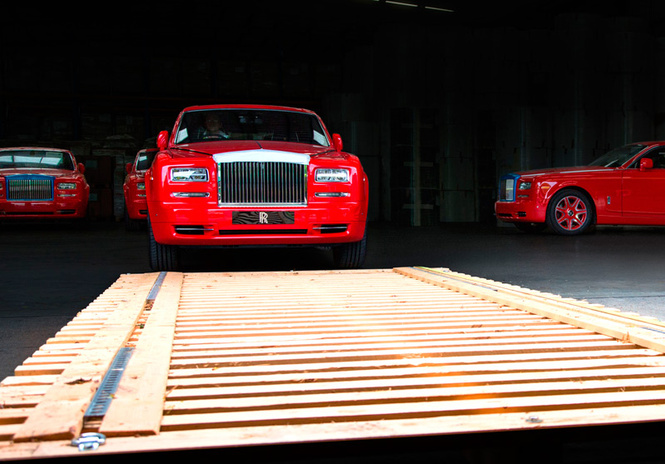 Из ворот завода в Гудвуде выехал последний Rolls-Royce Phantom VII Из ворот завода в Гудвуде выехал последний Rolls-Royce Phantom VII