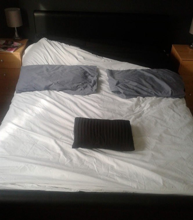 Кровать, похожая на Гитлера