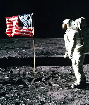 NASA понизило в должности директора и начало подготовку к отправке женщины на Луну