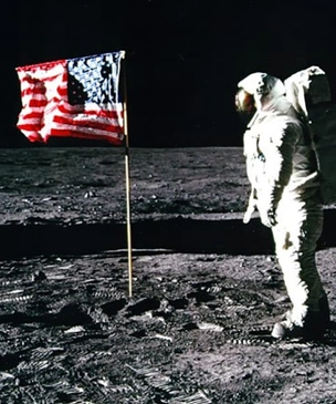 NASA понизило в должности директора и начало подготовку к отправке женщины на Луну