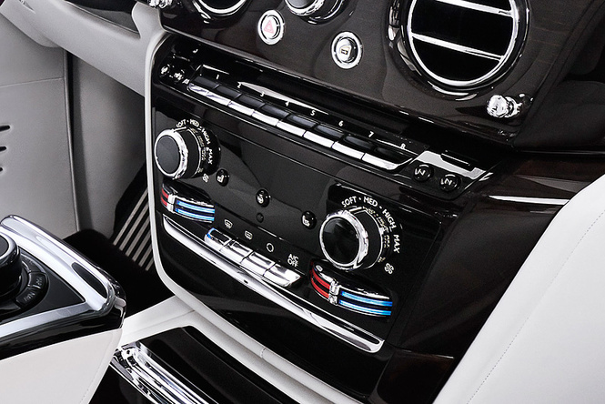 Rolls-Royce Phantom VIII: представлен самый роскошный автомобиль от начала времен Rolls-Royce Phantom VIII: представлен самый роскошный автомобиль от начала времен