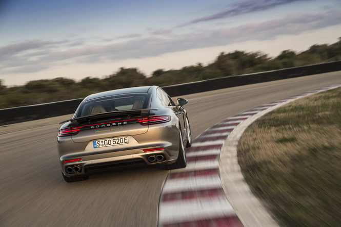 Самый крутой гибрид в мире: Porsche Panamera Turbo S E-Hybrid Самый крутой гибрид в мире: Porsche Panamera Turbo S E-Hybrid