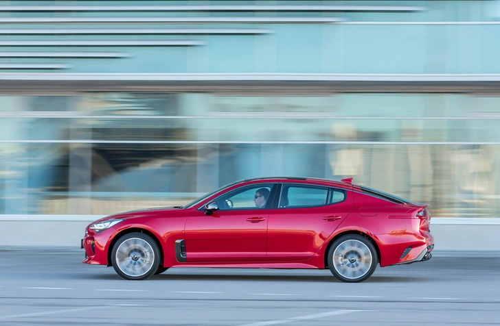 Атомный кореец: чем хорош, а чем и не очень Kia Stinger