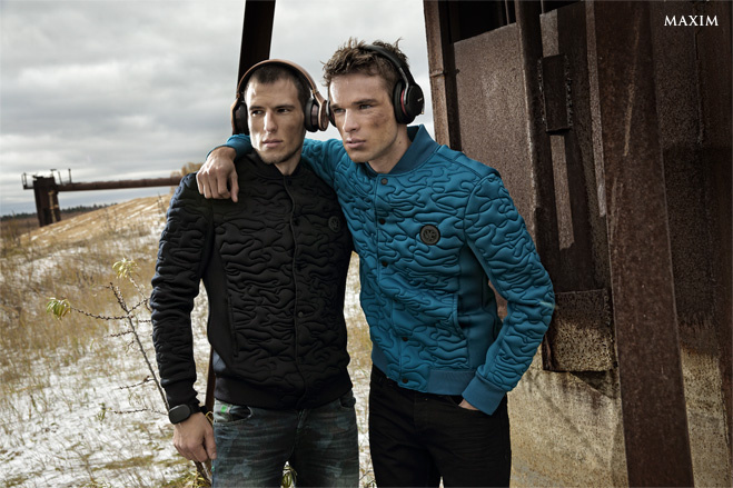 На Тимофее: куртка DKNY Jeans, джинсы Desigual, браслет GoBe, наушники Pioneer SE-MX9-T На Арсении: куртка DKNY Jeans, джинсы Daniel Hechter, наушники Sony MDR-1A На Тимофее: куртка DKNY Jeans, джинсы Desigual, браслет GoBe, наушники Pioneer SE-MX9-T На Арсении: куртка DKNY Jeans, джинсы Daniel Hechter, наушники Sony MDR-1A