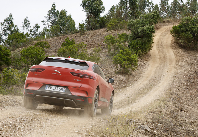 Jaguar I-Pace: Илон Маск, сдавайся! Jaguar I-Pace: Илон Маск, сдавайся!