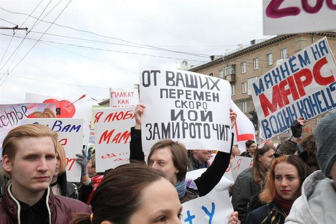 Запрещена в России: плакаты первомайской Монстрации — 2017 Запрещена в России: плакаты первомайской Монстрации — 2017