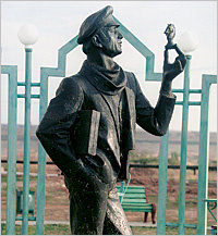 Памятник Остапу Бендеру Памятник Остапу Бендеру