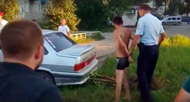 GTA под Пермью. Полиция гоняется за дебоширом в трусах (ВИДЕО) GTA под Пермью. Полиция гоняется за дебоширом в трусах (ВИДЕО)
