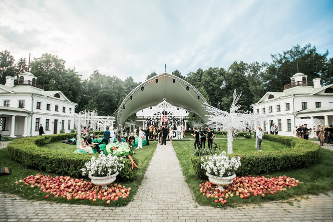 Все красотки вечеринки Midsummer Night’s Dream в одном фотоотчете Все красотки вечеринки Midsummer Night’s Dream в одном фотоотчете