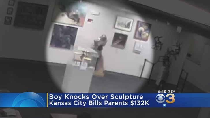 Посмотри, как маленький мальчик разломал скульптуру в музее! Теперь его родители заплатят 132 тысячи долларов! (ВИДЕО)