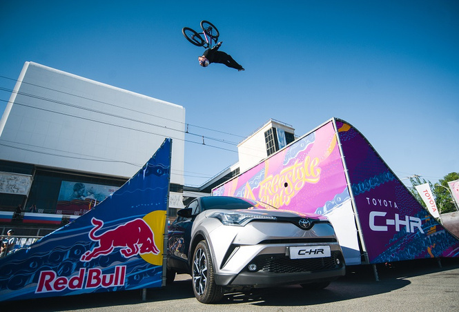 Поддержи российского райдера на Toyota Universal Street Games Поддержи российского райдера на Toyota Universal Street Games
