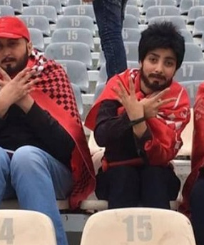 Иранские девушки наклеили усы и бороды, чтобы попасть на матч любимой команды