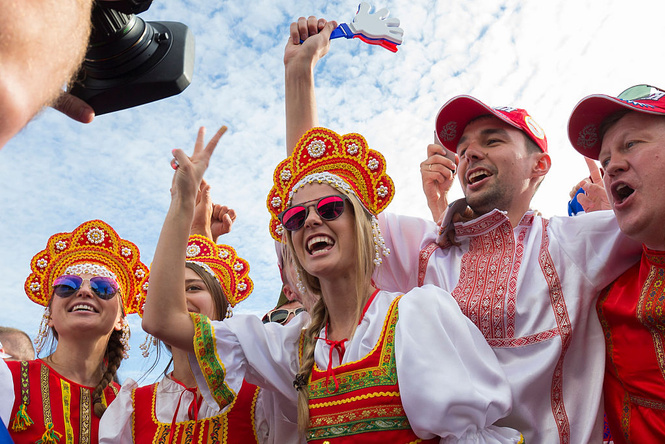 Самые прекрасные русские болельщицы во Франции Самые прекрасные русские болельщицы во Франции