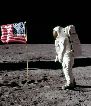 Оказывается, США оставили на Луне не только американский, но и британский флаг