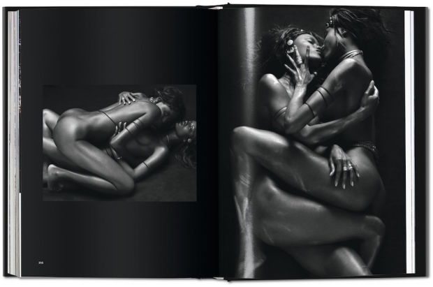 Фото №5 - «Лесбиянки — для мужчин»: самый неожиданный фотоальбом года!