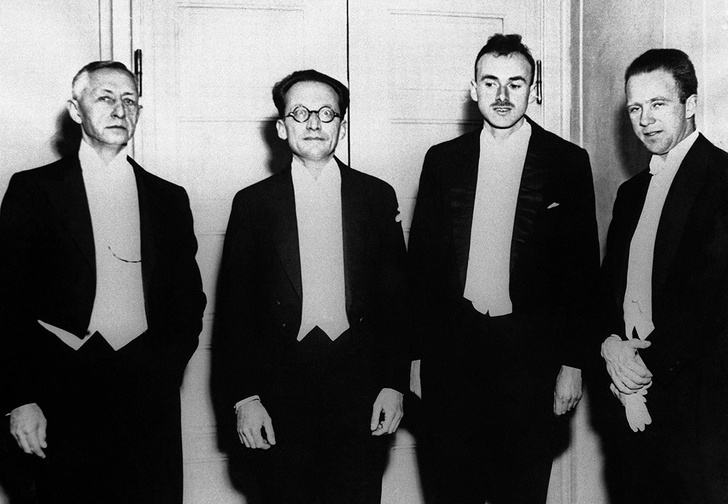 Лауреаты Нобелевской премии 1933 года. Слева направо: писатель Иван Бунин и физики Эрвин Шрёдингер, Поль Дирак и Вернер Гейзенберг