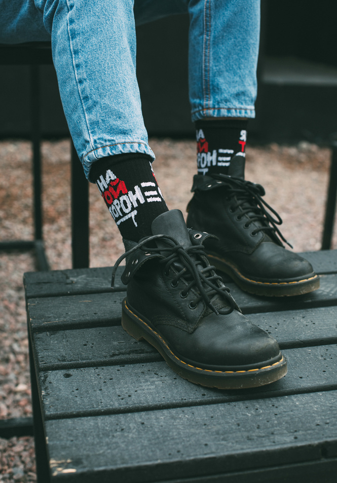 Питерский бренд St. Friday Socks выпустил «уличные» носки с граффити Питерский бренд St. Friday Socks выпустил «уличные» носки с граффити