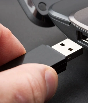 Создатель разъема USB официально извинился за то, что нельзя его вот так взять и вставить с первого раза
