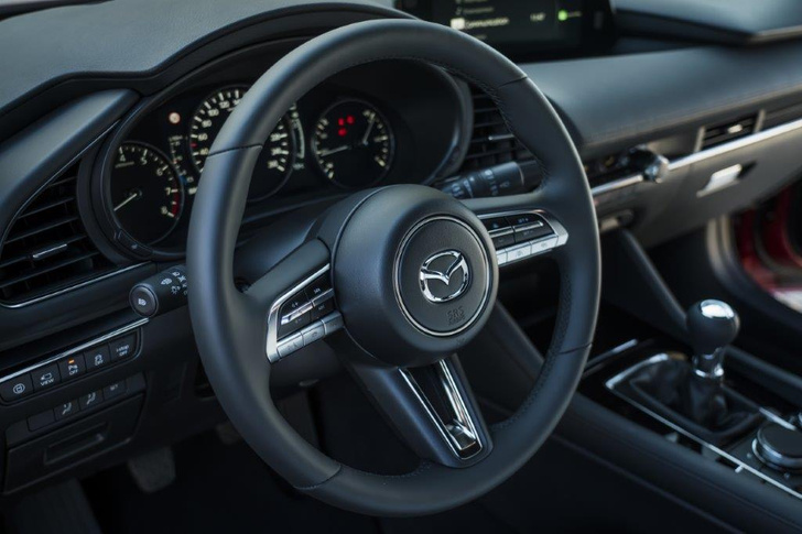 Новую Mazda 3 уже можно купить в России