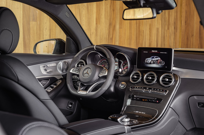 Mercedes-AMG представила самые быстрые кроссоверы в мире Mercedes-AMG представила самые быстрые кроссоверы в мире
