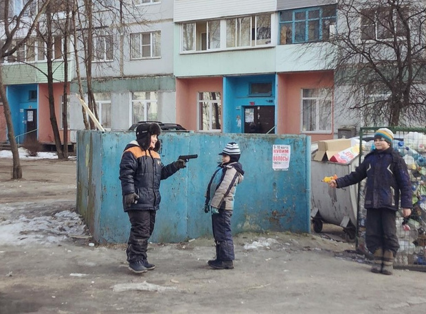 Фото №1 - Заколдобься! Фотограф снимает непростую русскую реальность на простой американский iPhone!