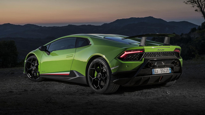 МиГ-29 уделывает Lamborghini. Духоподъемно-патриотическое ВИДЕО МиГ-29 уделывает Lamborghini. Духоподъемно-патриотическое ВИДЕО