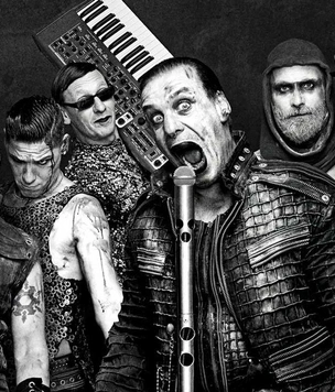 Rammstein выложили ироничные плакаты к своему концертному туру