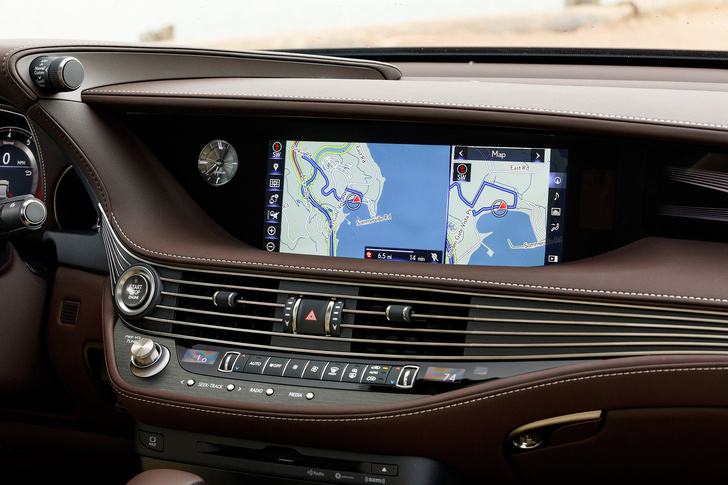 Lexus LS — автомобиль, в котором сначала электрификация, а потом уже революция