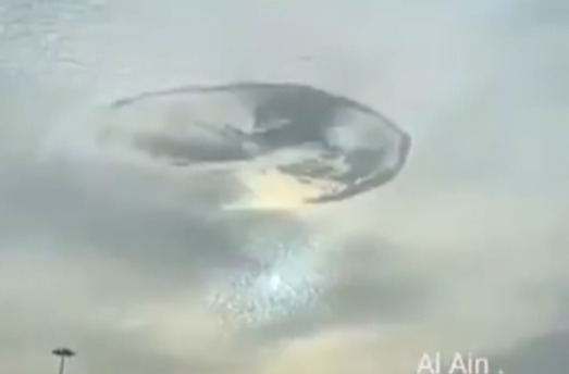 Очевидец снял странный гигантский «блин» в небе (видео и объяснения ученых прилагаем)