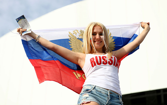 Самые прекрасные русские болельщицы во Франции Самые прекрасные русские болельщицы во Франции