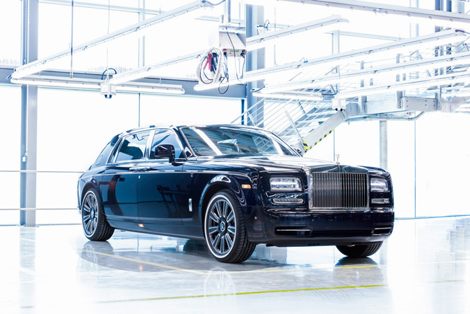 Из ворот завода в Гудвуде выехал последний Rolls-Royce Phantom VII Из ворот завода в Гудвуде выехал последний Rolls-Royce Phantom VII