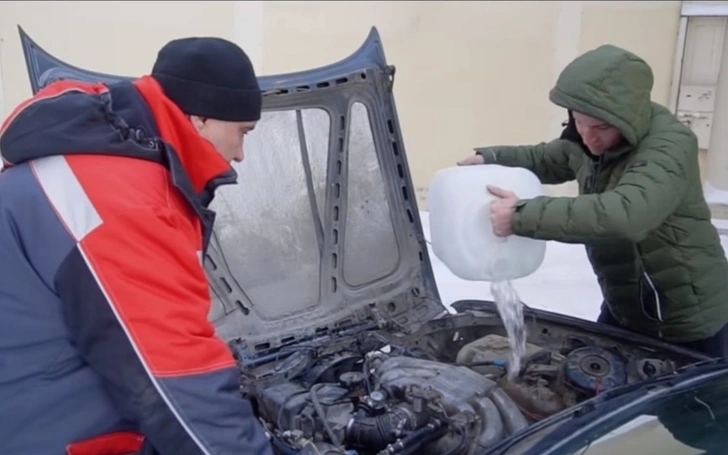 Вот что будет, если залить автомобилю полный движок воды и оставить на ночь при минус 40 (видео) | maximonline.ru