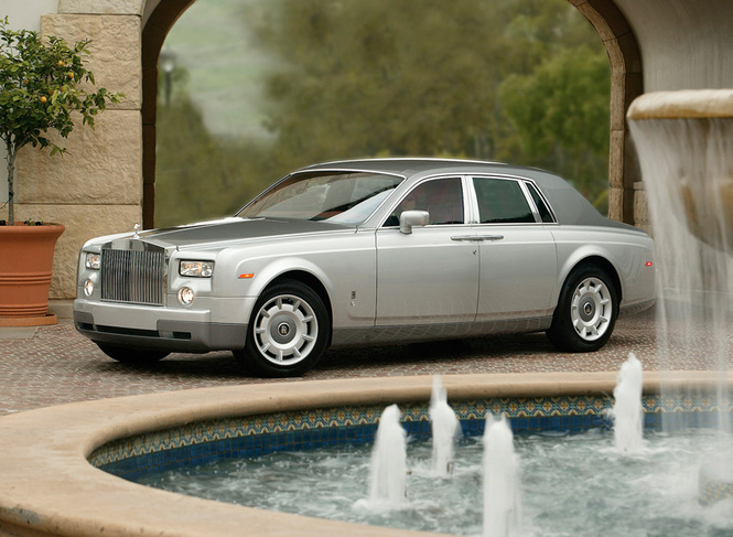 Из ворот завода в Гудвуде выехал последний Rolls-Royce Phantom VII Из ворот завода в Гудвуде выехал последний Rolls-Royce Phantom VII